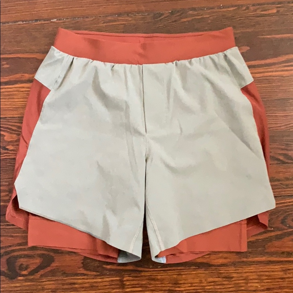 Lululemon men’s medium terracotta lined shorts